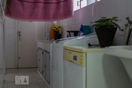 Apartamento à venda com 163m², 3 quartos e 1 vagaÁrea de Serviço