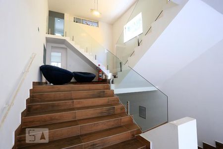 Escada de casa à venda com 6 quartos, 500m² em Jardim Vitoria Regia (zona Oeste), São Paulo