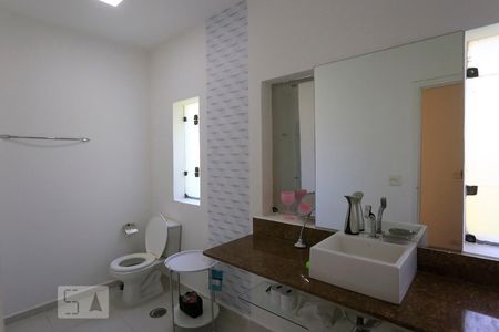 Casa à venda com 500m², 6 quartos e 5 vagasBanheiro da Suíte 1