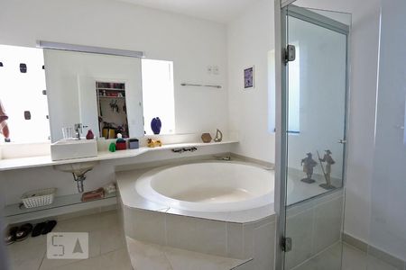 Casa à venda com 500m², 6 quartos e 5 vagasBanheiro da Suíte 2