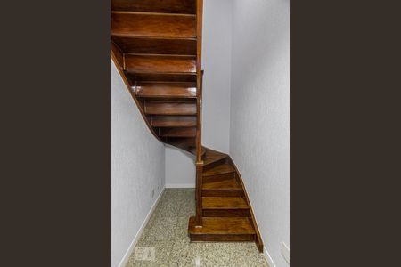 Escada de casa para alugar com 2 quartos, 100m² em Mooca, São Paulo