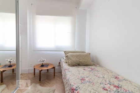 Dormitório de apartamento para alugar com 2 quartos, 65m² em São João, Porto Alegre
