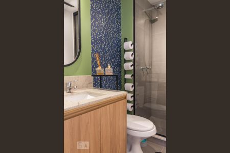 Banheiro de apartamento para alugar com 2 quartos, 65m² em São João, Porto Alegre