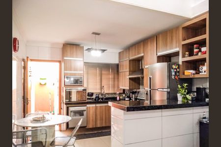 Casa à venda com 3 quartos, 125m² em Vila Salete, São Paulo