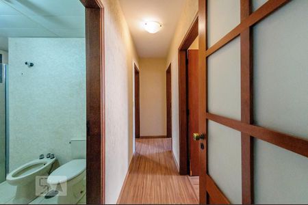 Corredor de apartamento à venda com 3 quartos, 98m² em Centro, Campinas