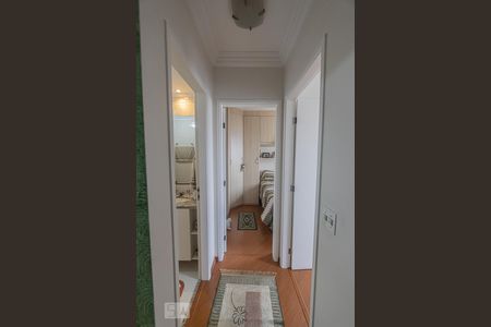 Corredor de apartamento à venda com 2 quartos, 56m² em Vila Bertioga, São Paulo