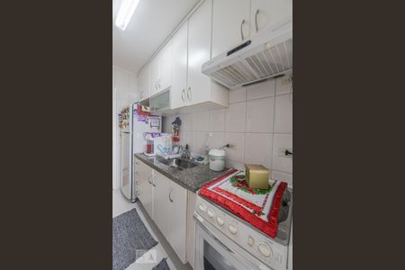 Cozinha de apartamento para alugar com 2 quartos, 56m² em Vila Bertioga, São Paulo