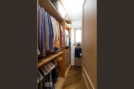 Apartamento à venda com 183m², 3 quartos e 3 vagas Apartamento à venda com 183m², 3 quartos e 3 vagasCloset