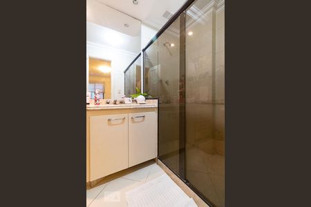 Apartamento à venda com 183m², 3 quartos e 3 vagas Apartamento à venda com 183m², 3 quartos e 3 vagasBanheiro da Suíte 1