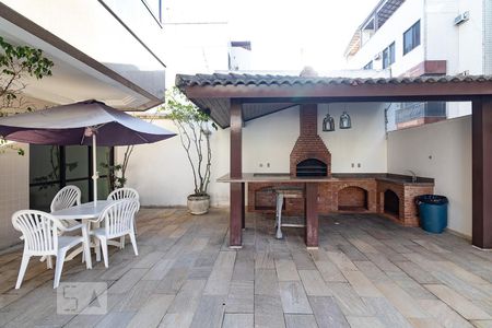 Apartamento à venda com 183m², 3 quartos e 3 vagas Apartamento à venda com 183m², 3 quartos e 3 vagasÁrea comum - Churrasqueira