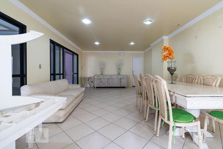 Apartamento à venda com 183m², 3 quartos e 3 vagas Apartamento à venda com 183m², 3 quartos e 3 vagasÁrea comum - Salão de festas