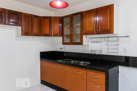 Casa de condomínio para alugar com 94m², 3 quartos e 2 vagasCozinha