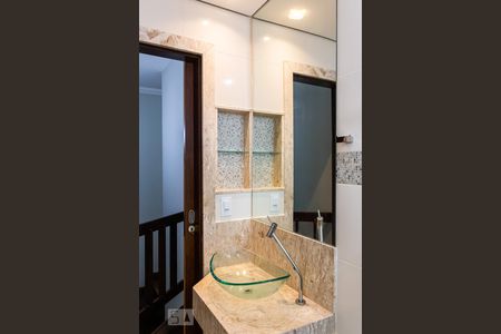 Casa de condomínio para alugar com 94m², 3 quartos e 2 vagasBanheiro Social