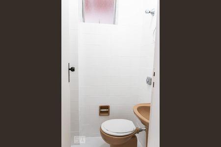 Casa de condomínio para alugar com 94m², 3 quartos e 2 vagasBanheiro de Serviço