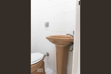 Casa de condomínio para alugar com 94m², 3 quartos e 2 vagasBanheiro de Serviço