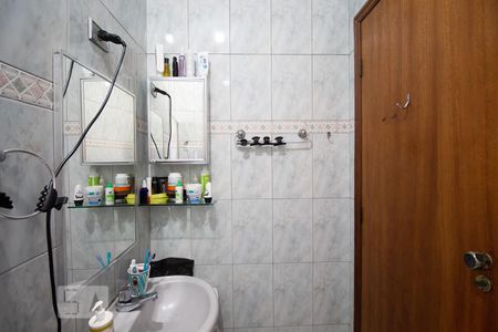 Casa à venda com 174m², 4 quartos e 2 vagasBanheiro