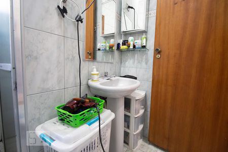 Casa à venda com 174m², 4 quartos e 2 vagasBanheiro