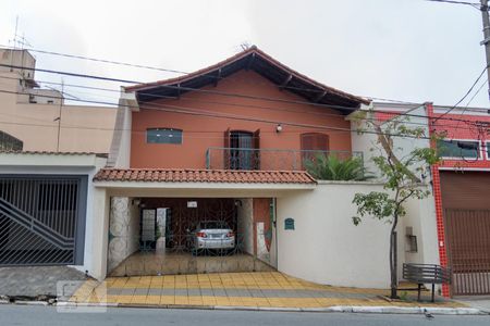 Casa à venda com 321m², 3 quartos e 4 vagas Casa à venda com 321m², 3 quartos e 4 vagasFachada