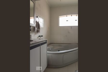 Casa à venda com 321m², 3 quartos e 4 vagas Casa à venda com 321m², 3 quartos e 4 vagasBanheiro do Quarto 1