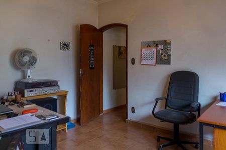 Casa à venda com 321m², 3 quartos e 4 vagas Casa à venda com 321m², 3 quartos e 4 vagasQuarto Edícula