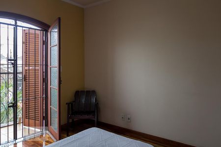 Casa à venda com 321m², 3 quartos e 4 vagas Casa à venda com 321m², 3 quartos e 4 vagasQuarto 2