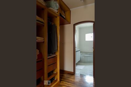 Casa à venda com 321m², 3 quartos e 4 vagas Casa à venda com 321m², 3 quartos e 4 vagasCloset do quarto 1