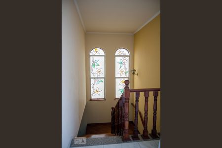 Casa à venda com 321m², 3 quartos e 4 vagas Casa à venda com 321m², 3 quartos e 4 vagasEscada