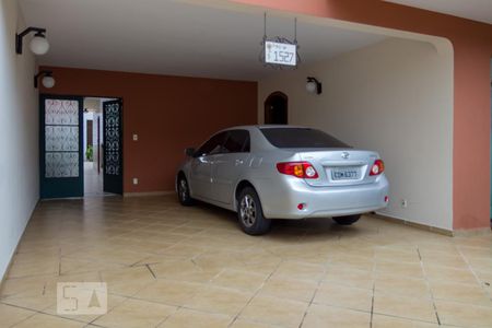 Casa à venda com 321m², 3 quartos e 4 vagas Casa à venda com 321m², 3 quartos e 4 vagasGaragem