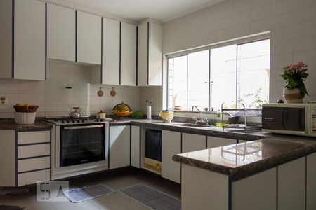 Casa à venda com 321m², 3 quartos e 4 vagas Casa à venda com 321m², 3 quartos e 4 vagasCozinha