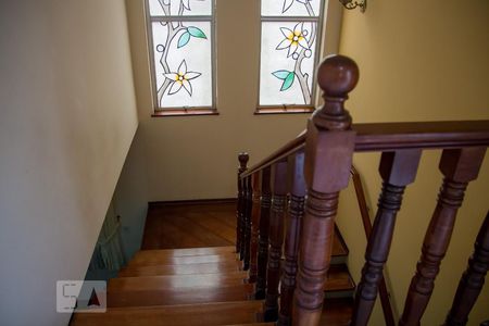 Casa à venda com 321m², 3 quartos e 4 vagas Casa à venda com 321m², 3 quartos e 4 vagasEscada