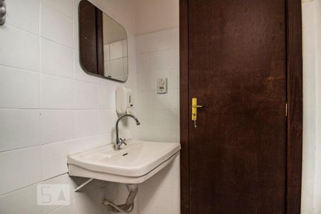 Banheiro de apartamento para alugar com 1 quarto, 50m² em Santana, Porto Alegre