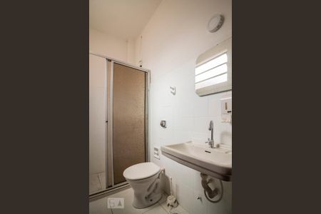 Banheiro de apartamento para alugar com 1 quarto, 50m² em Santana, Porto Alegre