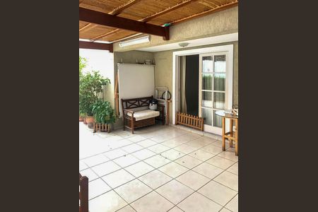 Casa de condomínio à venda com 310m², 3 quartos e sem vagaQuintal