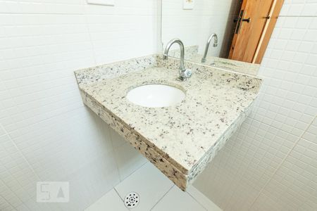 Casa de condomínio à venda com 62m², 2 quartos e 1 vagaBanheiro suíte 2