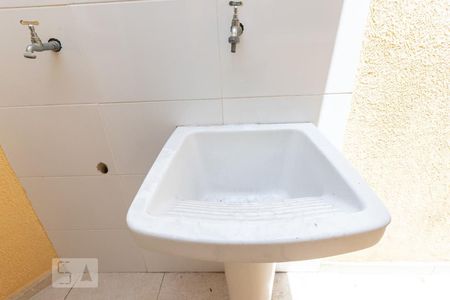 Casa de condomínio à venda com 62m², 2 quartos e 1 vagaÁrea de serviço