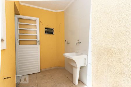Casa de condomínio à venda com 62m², 2 quartos e 1 vagaÁrea de serviço