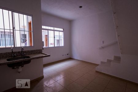 Cozinha - sala de casa de condomínio para alugar com 1 quarto, 30m² em Quarta Parada, São Paulo