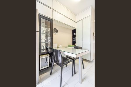 Apartamento à venda com 98m², 2 quartos e 1 vaga Apartamento à venda com 98m², 2 quartos e 1 vagaCozinha