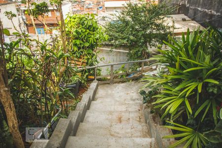 Casa para alugar com 60m², 1 quarto e sem vaga Casa para alugar com 60m², 1 quarto e sem vagaEscadas