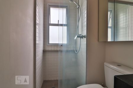 Banheiro de apartamento para alugar com 1 quarto, 35m² em Pinheiros, São Paulo