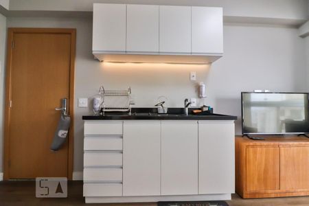 Cozinha de apartamento para alugar com 1 quarto, 35m² em Pinheiros, São Paulo