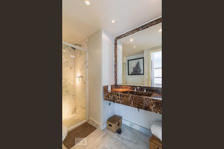 Banheiro de kitnet/studio para alugar com 1 quarto, 34m² em Itaim Bibi, São Paulo