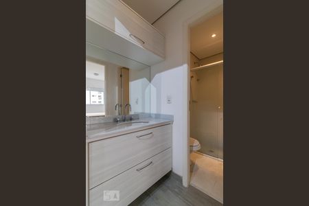 Banheiro de apartamento para alugar com 1 quarto, 51m² em Alphaville Industrial, Barueri
