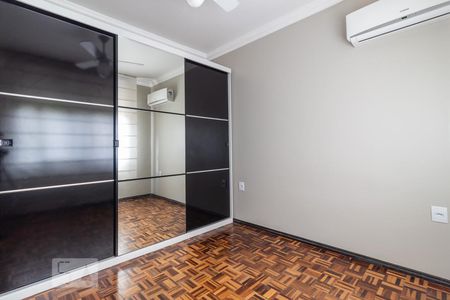 Dormitório de apartamento à venda com 1 quarto, 84m² em Vila Ipiranga, Porto Alegre