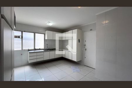 Apartamento para alugar com 126m², 4 quartos e 2 vagas Apartamento para alugar com 126m², 4 quartos e 2 vagasCozinha