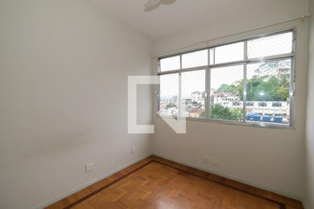 Quarto 1 de apartamento para alugar com 2 quartos, 60m² em Grajaú, Rio de Janeiro