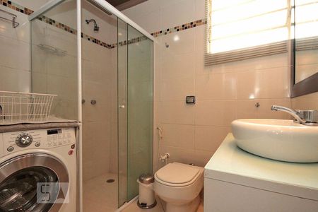 Banheiro de kitnet/studio para alugar com 1 quarto, 28m² em República, São Paulo