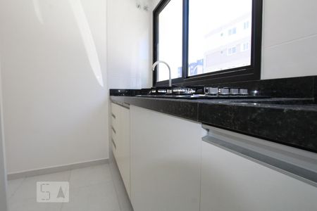Cozinha de apartamento para alugar com 1 quarto, 30m² em Água Verde, Curitiba