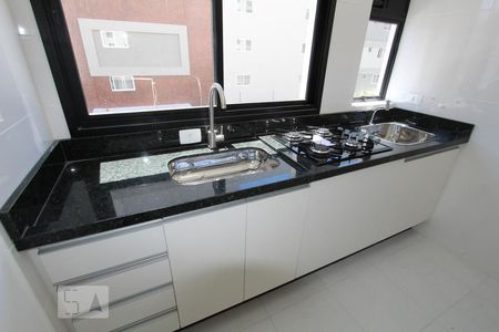 Cozinha de apartamento para alugar com 1 quarto, 30m² em Água Verde, Curitiba