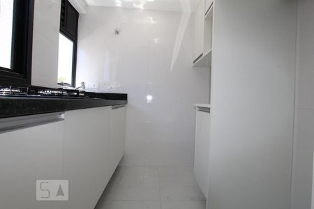 Cozinha de apartamento para alugar com 1 quarto, 30m² em Água Verde, Curitiba